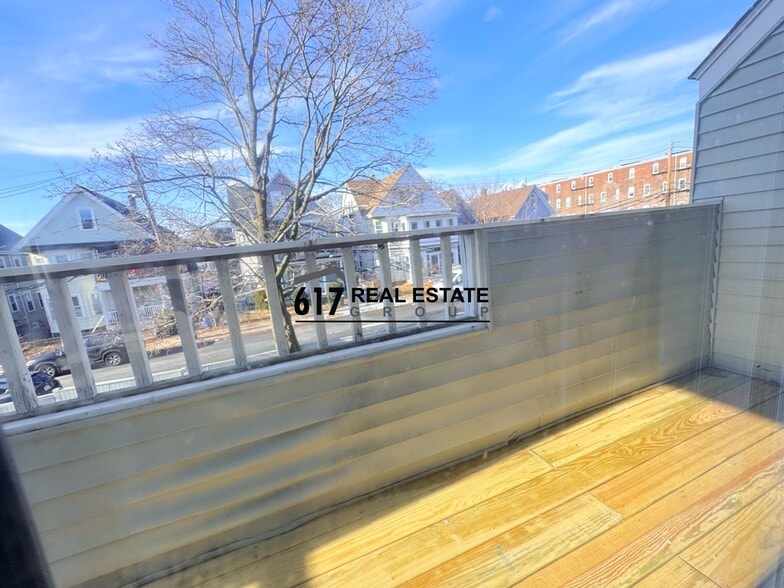 Building Photo - 150 N Beacon St