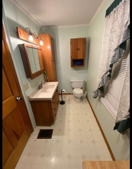 Building Photo - 123 W Mohawk St