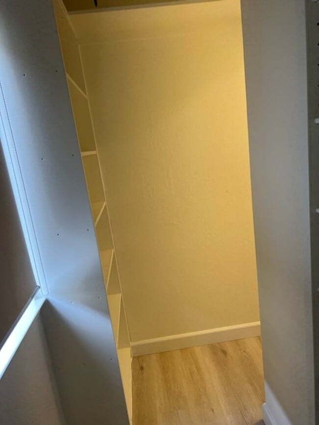 Building Photo - Great One Bedroom Condo Golden Oaks Monterey