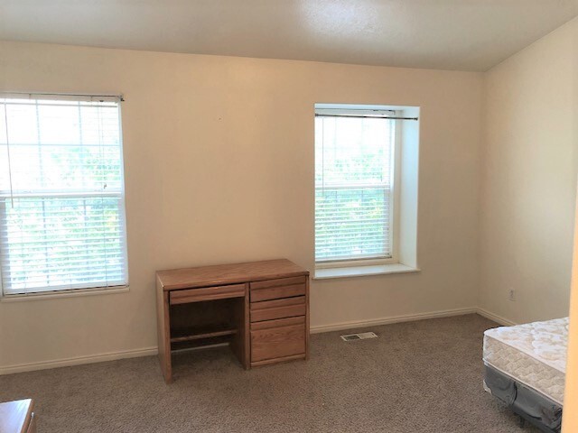 Master Bedroom with mtn views - 885 E 350 N