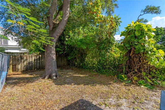 Building Photo - 2815 SW 39th Ave