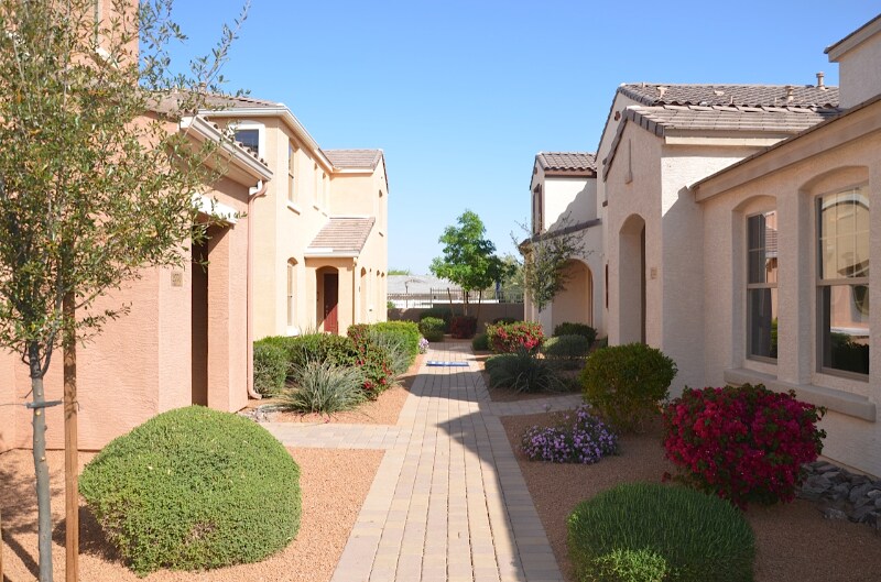 Building Photo - 2256 S Ponderosa Dr