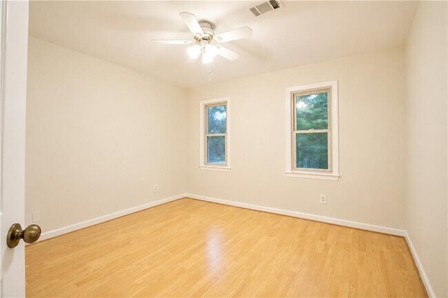 Building Photo - 3470 Clubland Dr