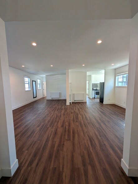 Front door view into LR - 780 Forest St