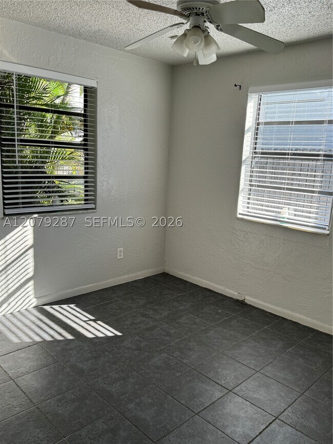 Building Photo - 2105 Monroe St