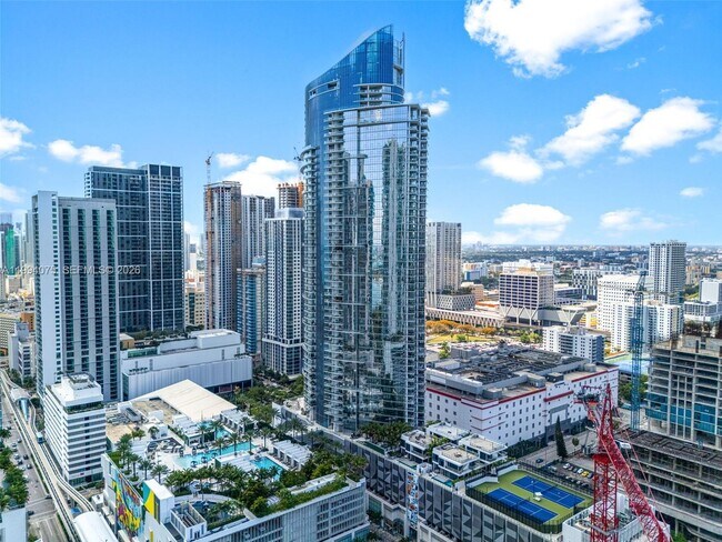 Building Photo - 851 NE 1st Ave