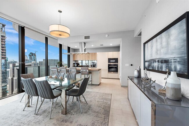 Building Photo - 1000 Brickell Plz