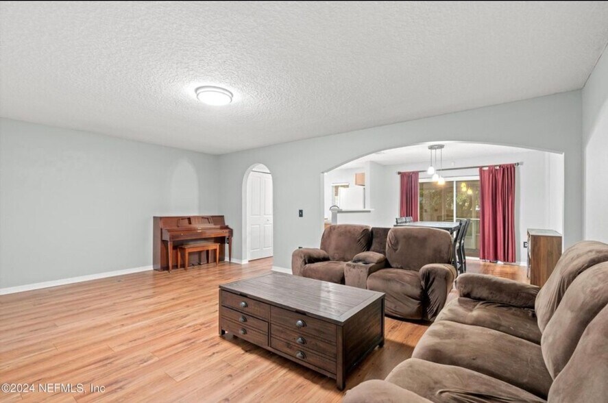 Building Photo - 11565 Hickory Oak Dr
