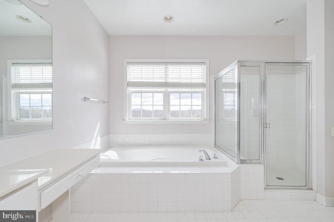 Building Photo - 54 Field Crest Ct
