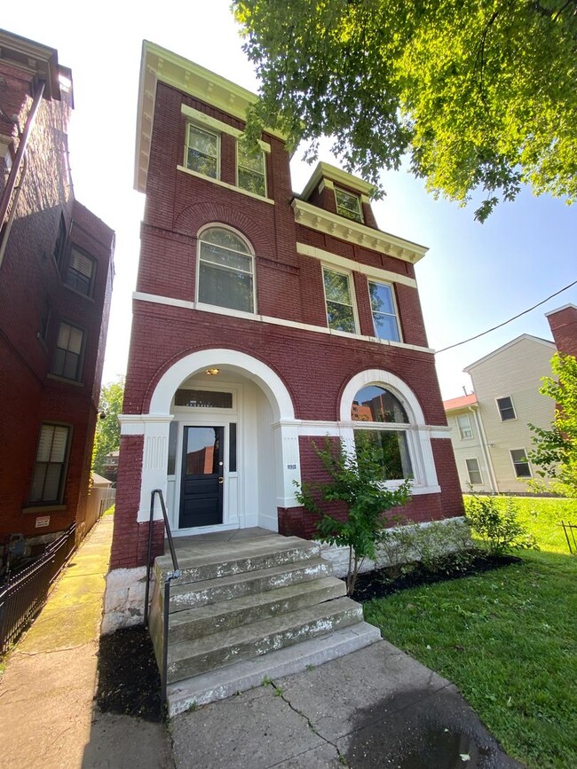 Building Photo - 1131