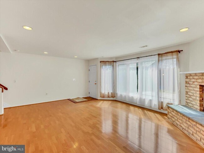 Building Photo - 31 Valerian Ct