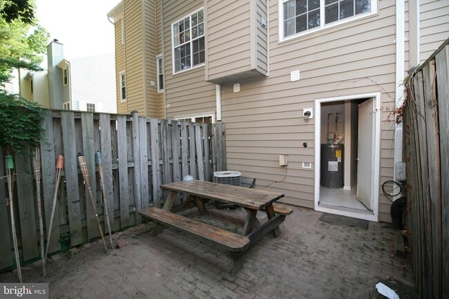 Building Photo - 114 Barnsfield Ct