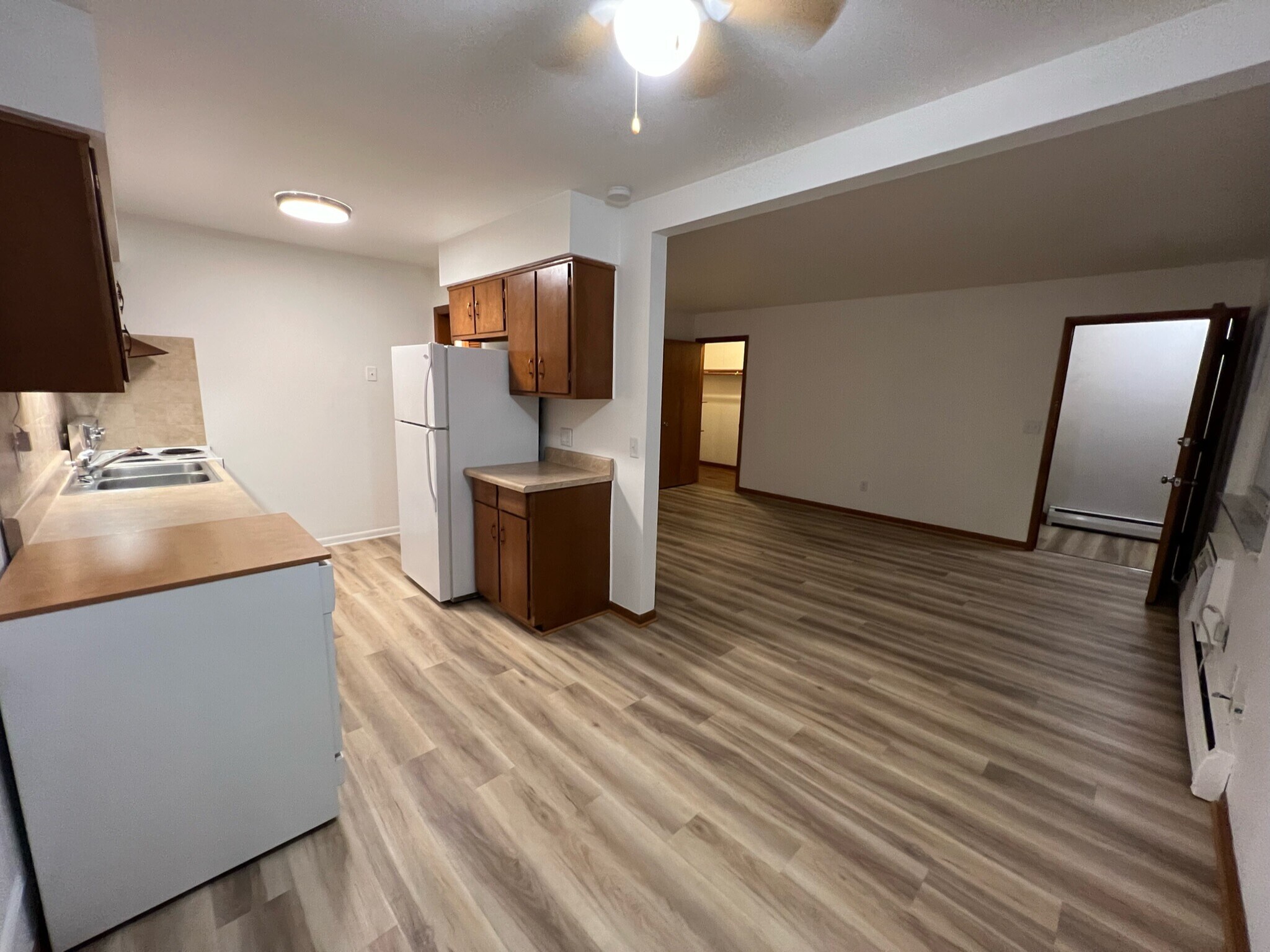 Kitchen - 5749 E Rowland Rd