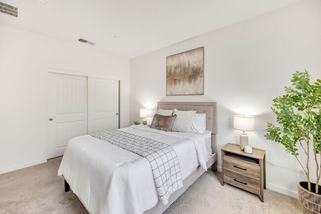 Building Photo - Spacious 3-Story Home in Rancho Cordova