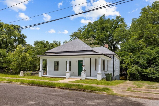 Building Photo - Charming 4 Bedroom, 2 Bathroom house
