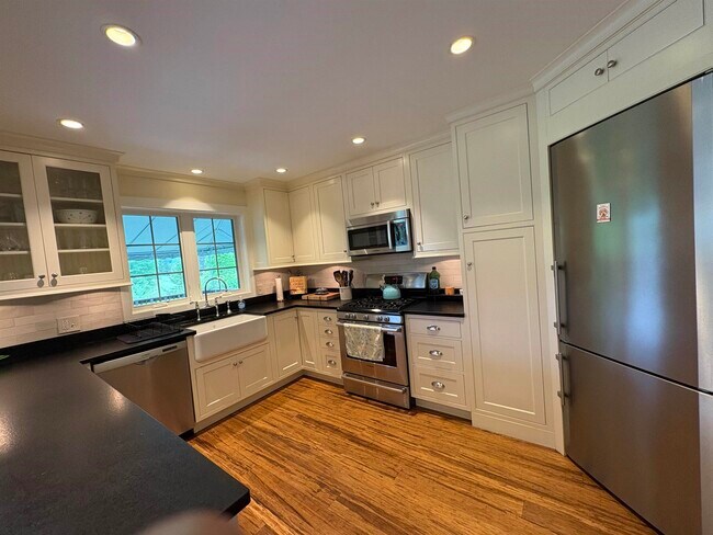 Building Photo - 111 Kestrel Ct