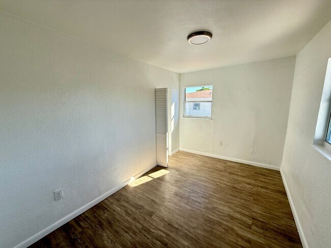 Building Photo - Renovated Large 3 Bed 1 Bath Unit Available For Rent Located In Little Havana.