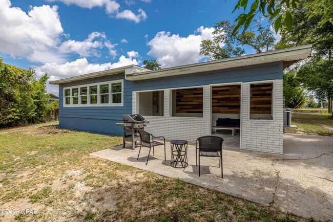 Building Photo - 1207 Buena Vista Blvd