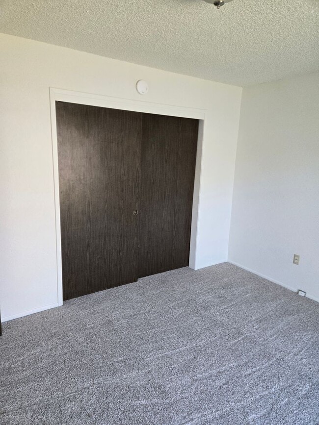 Building Photo - 220spr