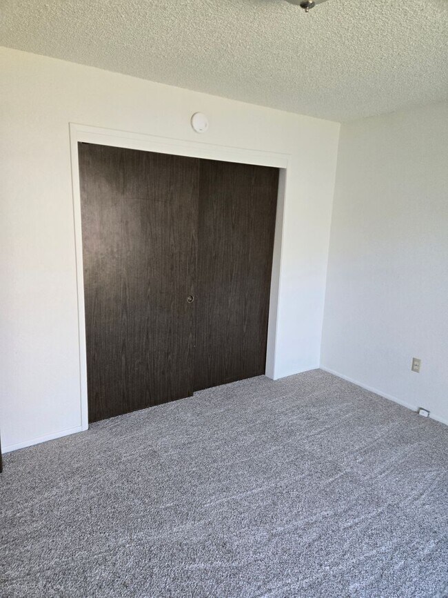 Building Photo - 224