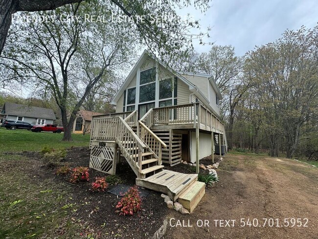Building Photo - 2042 Hawksbill Rd