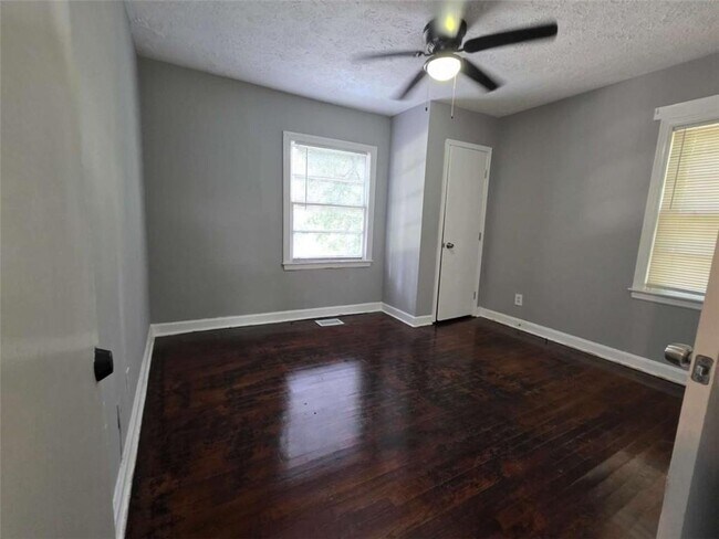 Building Photo - 1336 Wichita Dr SW