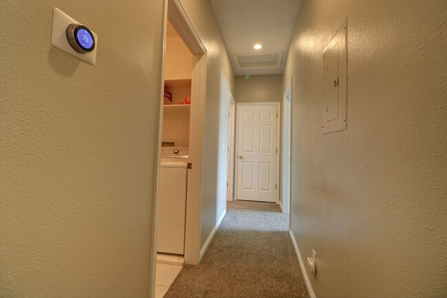 Building Photo - 2 Bedroom 2 Bathroom