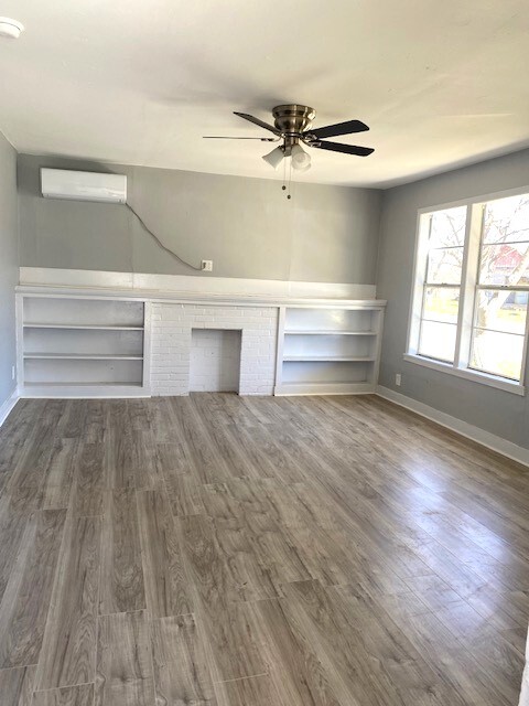 Building Photo - 1300 Llano St
