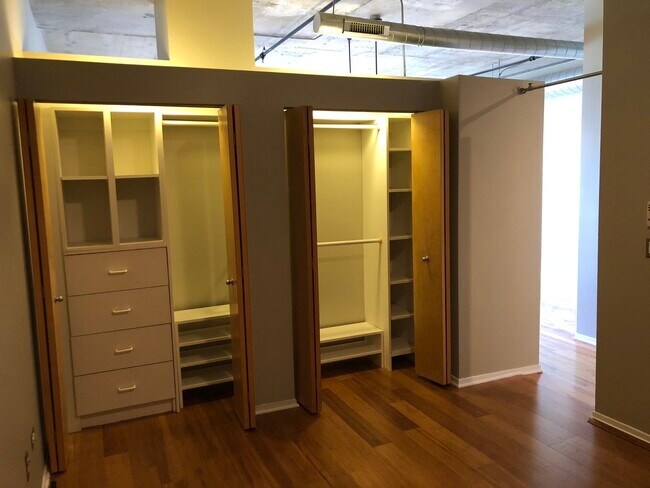 Building Photo - 6 S Laflin St