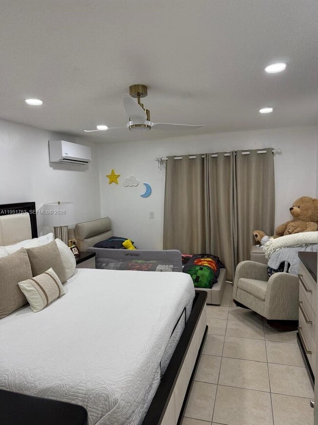 Building Photo - 1041 SW 111th Ave