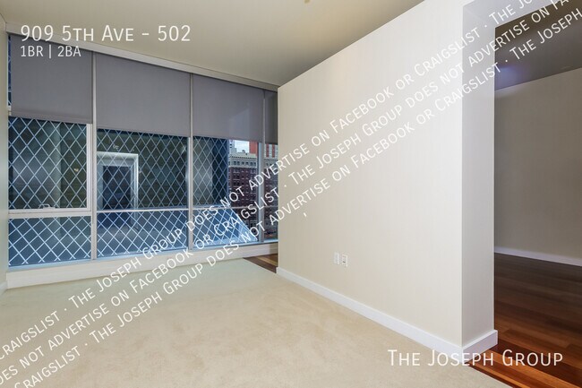 Building Photo - 909 5th Ave