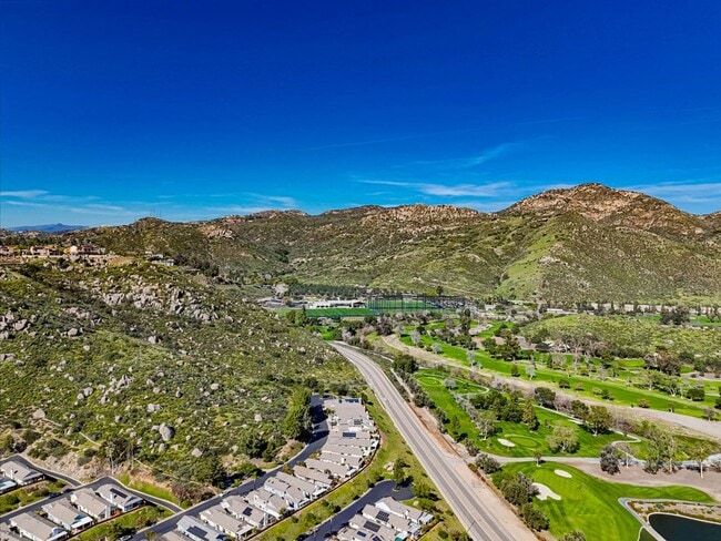 Building Photo - Beautifully Maintained 2 Bed / 2 Bath Home in Gated West Village Community