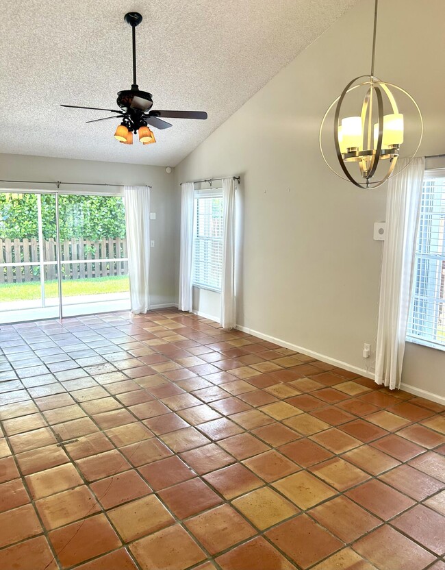 Building Photo - 935 Honeytree Ln