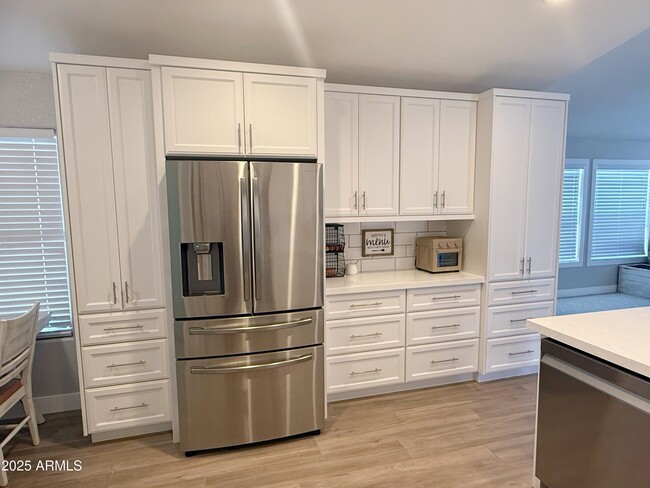 Building Photo - 17371 W Coyote Trail Dr