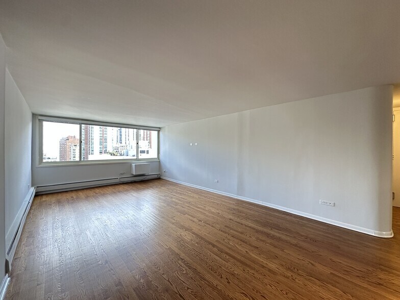 Building Photo - 1349 N Dearborn St