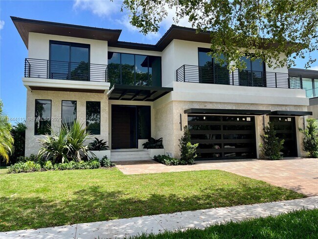 Building Photo - 13085 Coronado Terrace