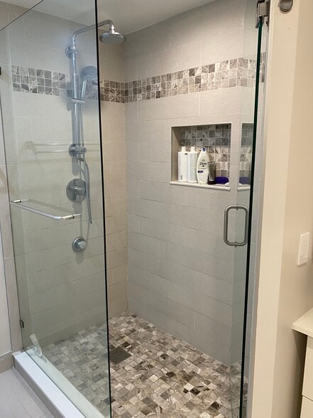 Fabulous big shower in Master Bath - 1219 Solana Rd