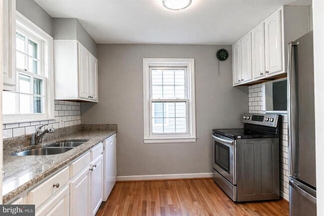 Building Photo - 2759 W George Mason Rd