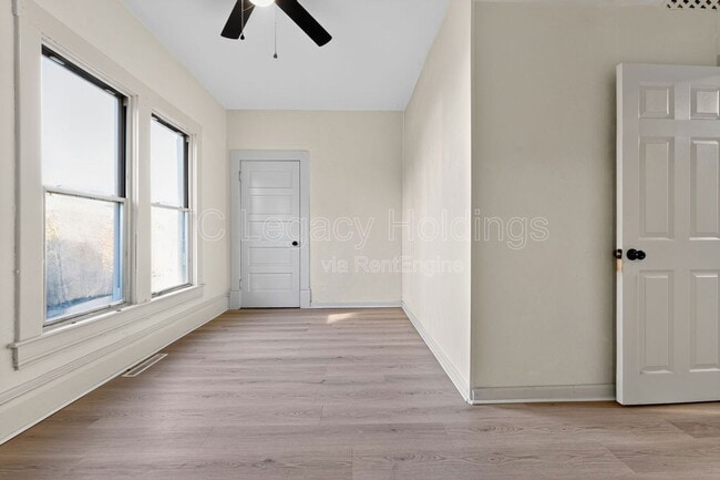 Building Photo - 1627 W Pike St