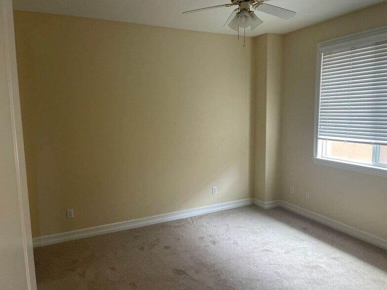 Building Photo - 2100 Canyon Cir