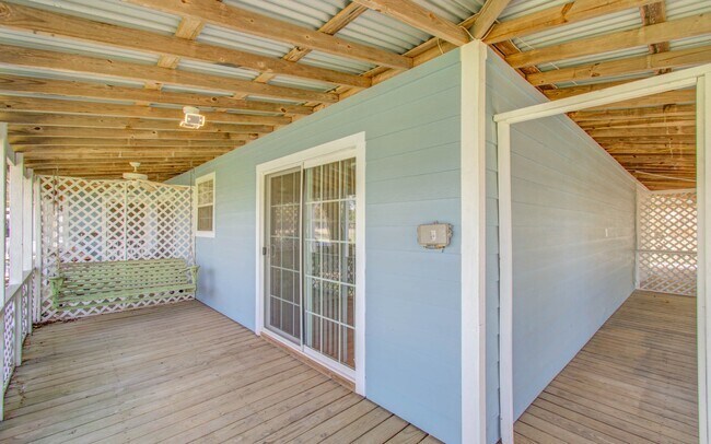 Building Photo - 15510 Cypress Garden Dr