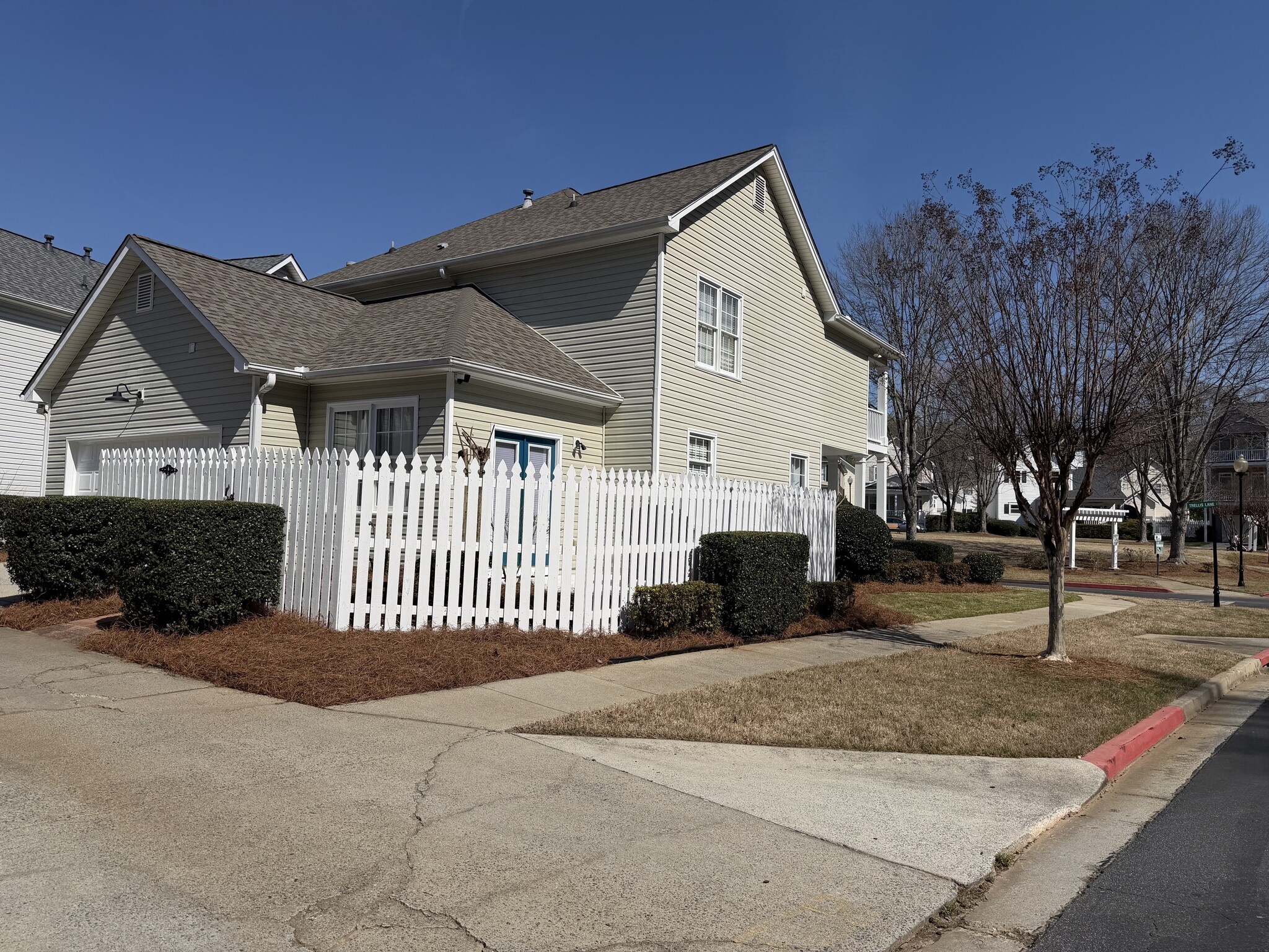Building Photo - 2332 Trellis Ln SE