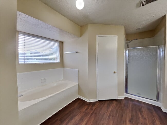 Building Photo - 2908 Cambridge Circus