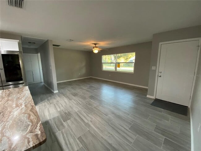 Building Photo - 38415 9th Ave