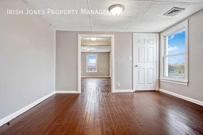 Building Photo - 19 Hinman Ave