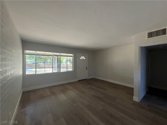 Building Photo - 1628 Thelma Ln