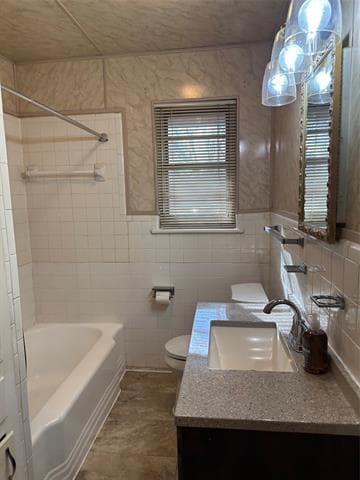 Building Photo - 717 S La Salle Dr