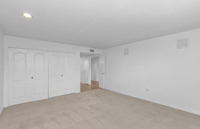 Building Photo - 6880 Hyde Park Dr