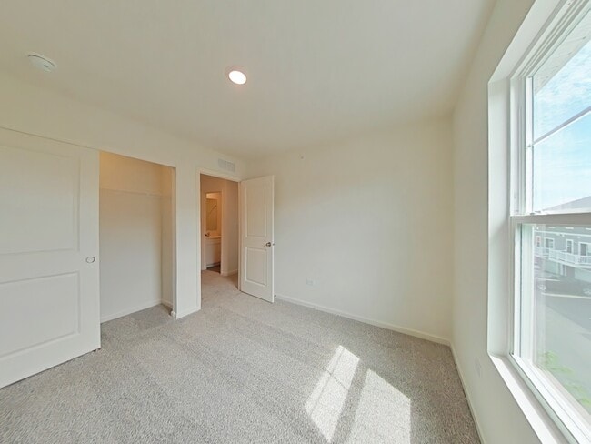 Building Photo - 334 Basin Ct