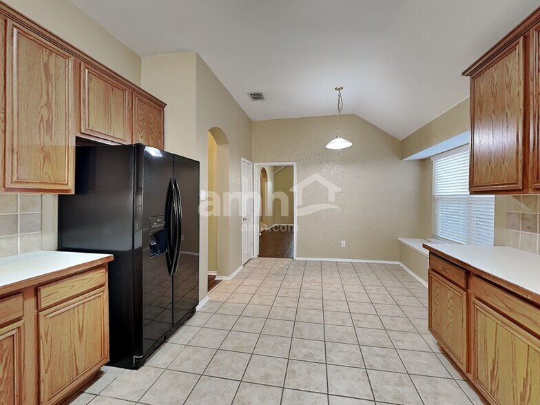 Building Photo - 9613 Glenshee Dr